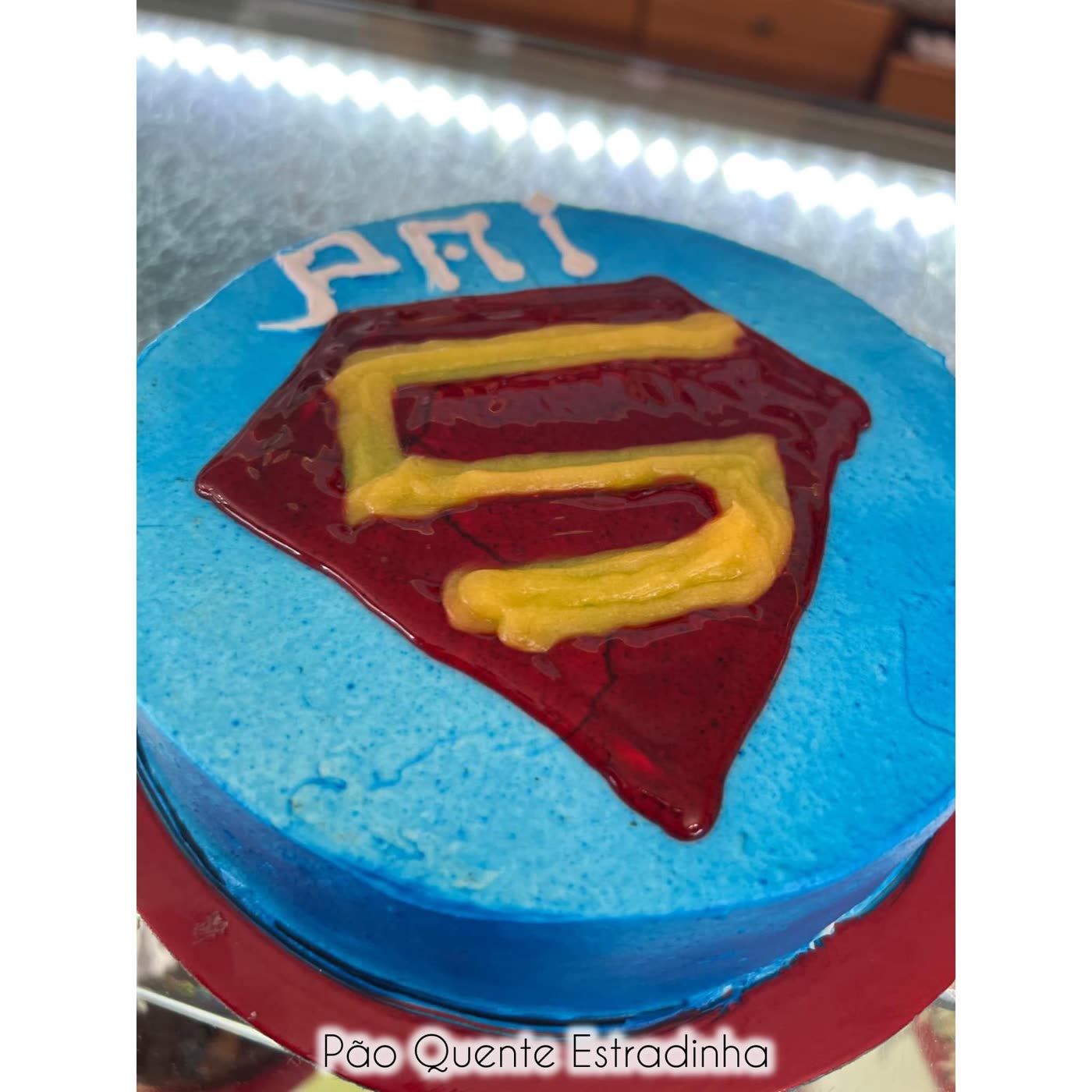 Bolo de Dia da Mãe ou Dia do Pai do Pão Quente Estradinha