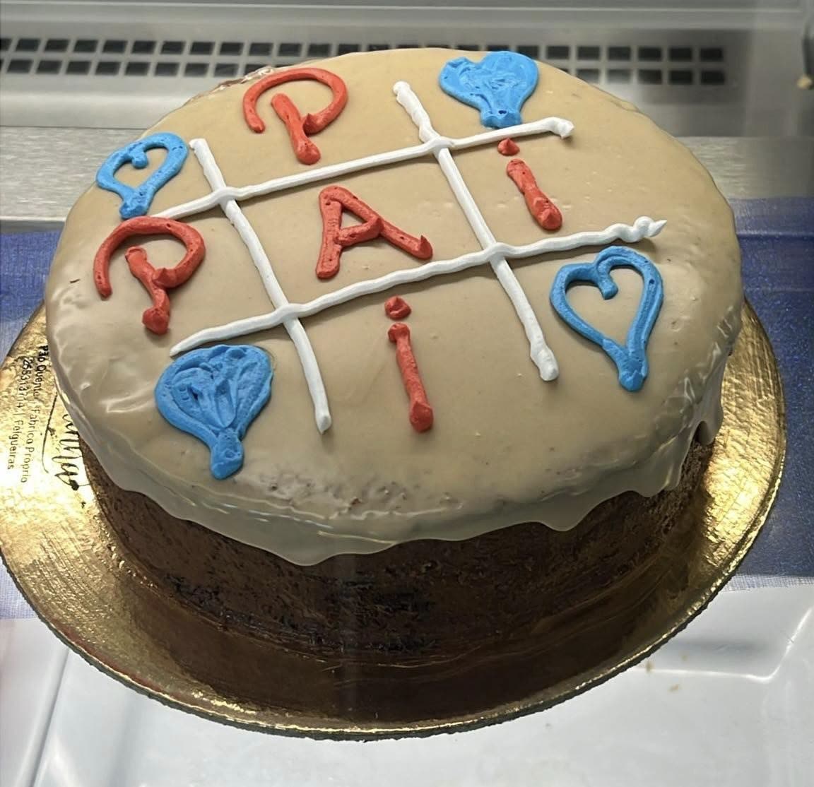 Bolo de Dia da Mãe ou Dia do Pai do Pão Quente Estradinha