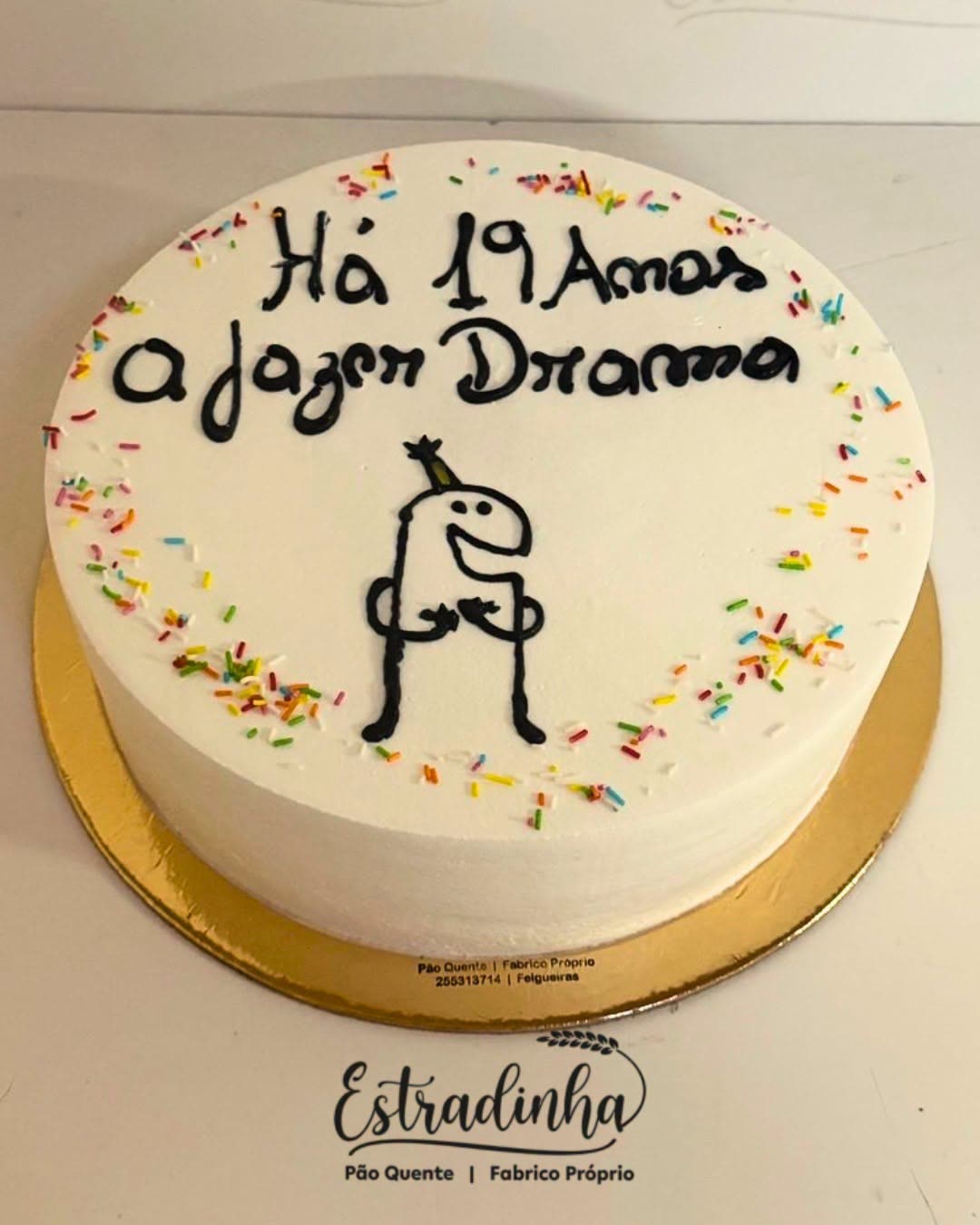 Bolo redondo personalizado do Pão Quente Estradinha