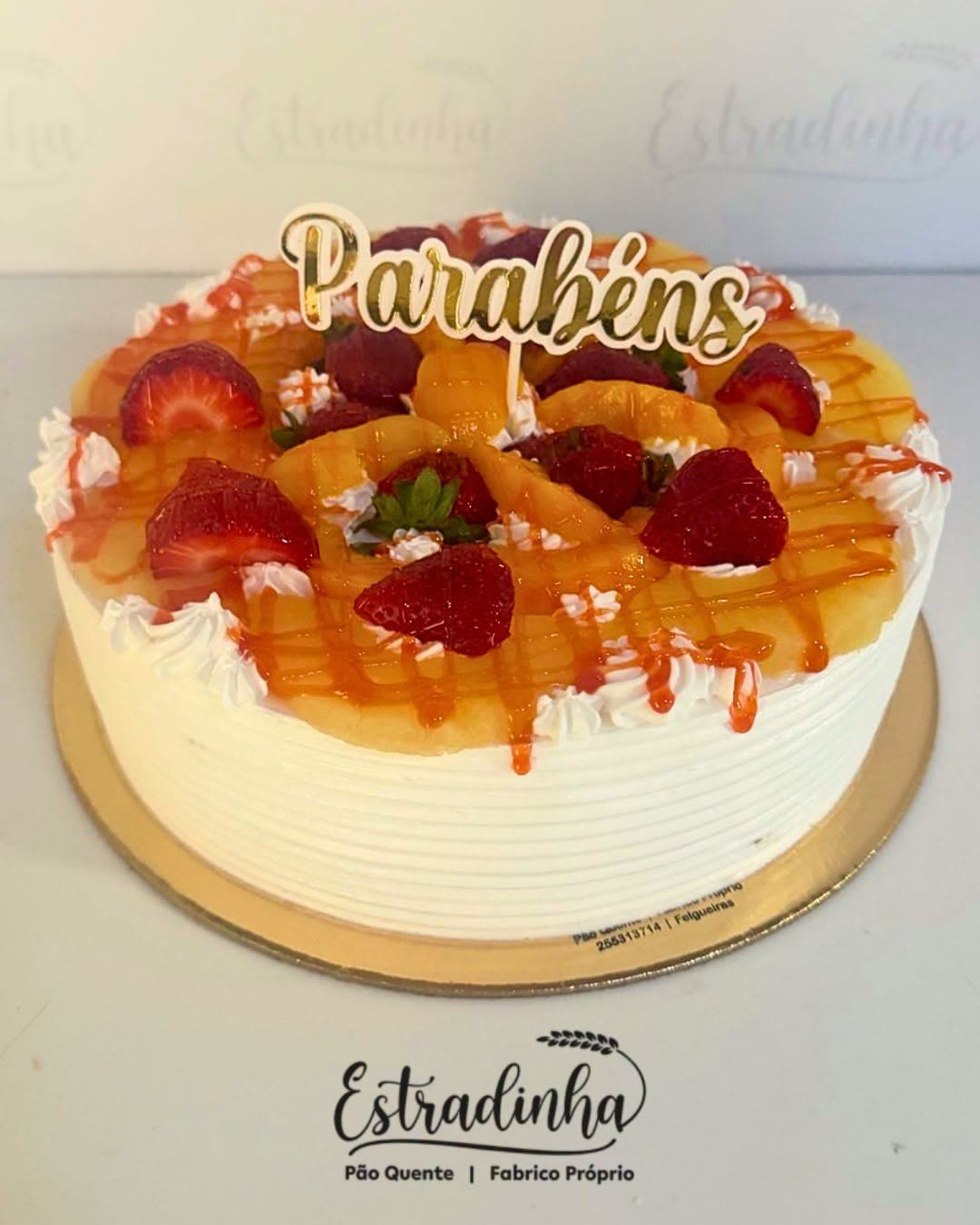 Bolo redondo personalizado do Pão Quente Estradinha