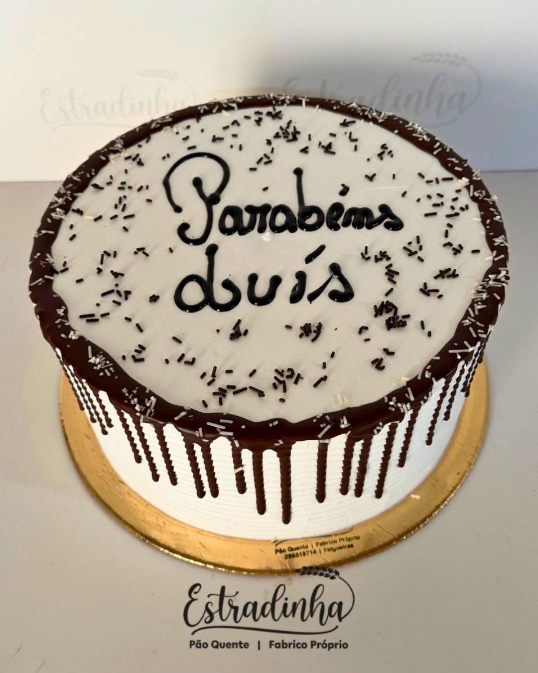 Bolo redondo personalizado do Pão Quente Estradinha