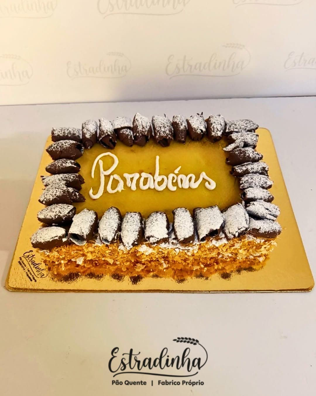 Bolo retangular personalizado do Pão Quente Estradinha
