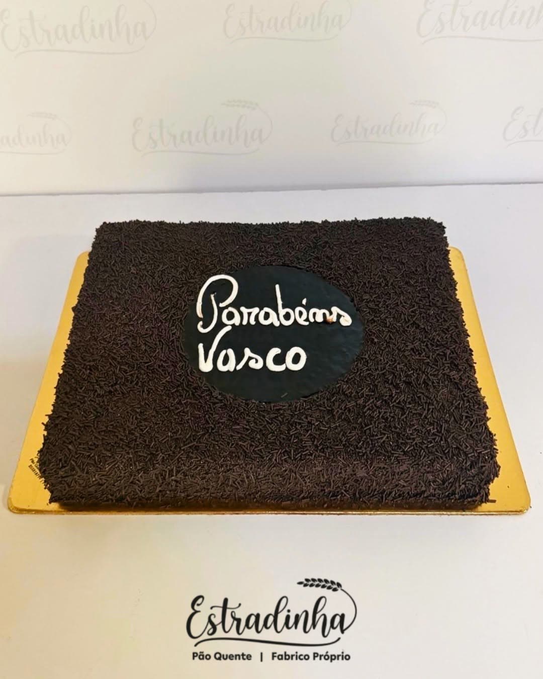 Bolo retangular personalizado do Pão Quente Estradinha
