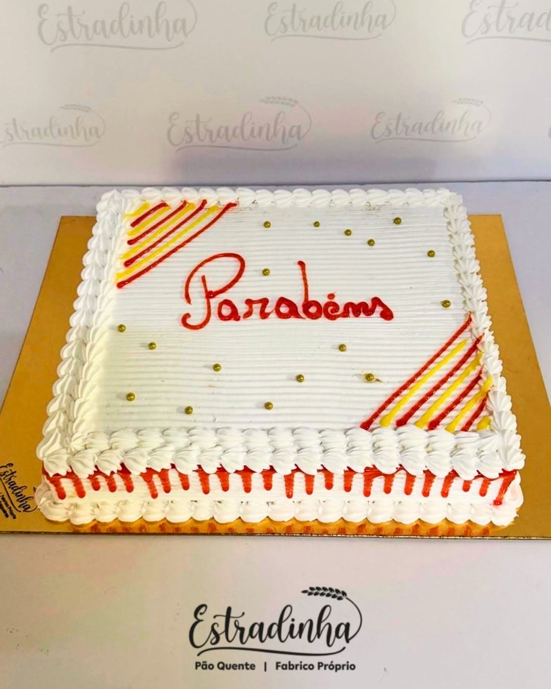 Bolo retangular personalizado do Pão Quente Estradinha
