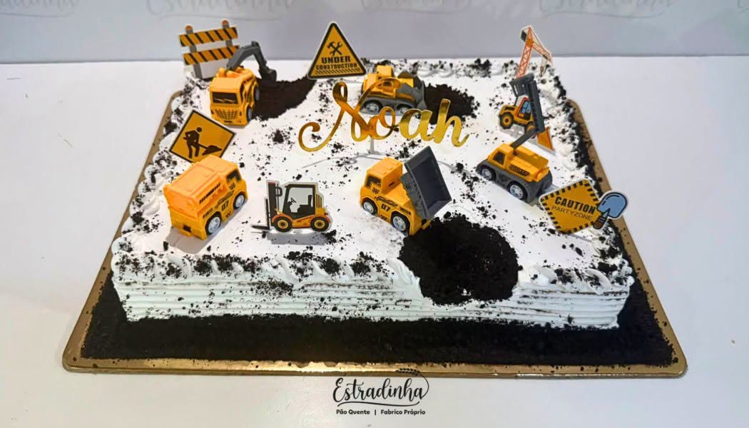 Bolo retangular personalizado do Pão Quente Estradinha