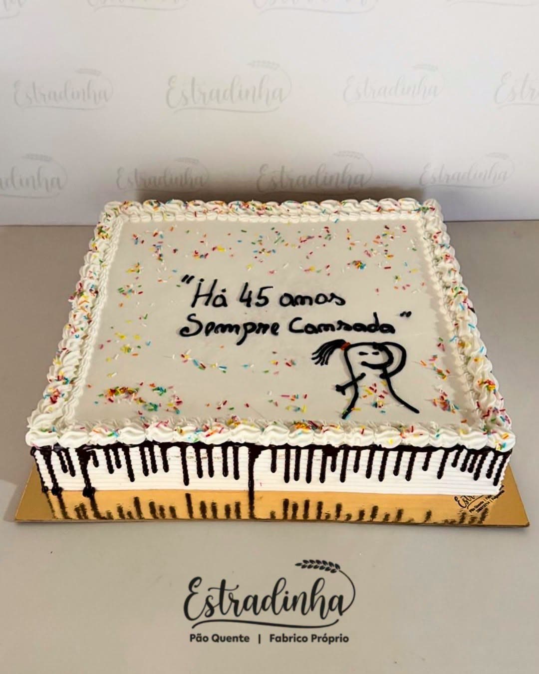 Bolo retangular personalizado do Pão Quente Estradinha