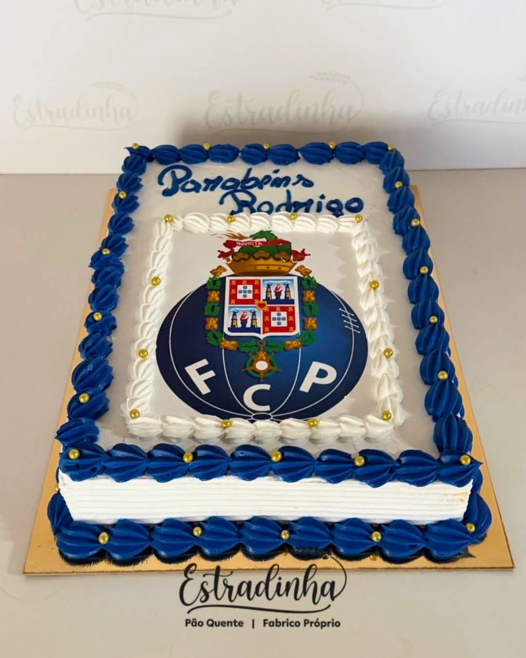 Bolo retangular personalizado do Pão Quente Estradinha