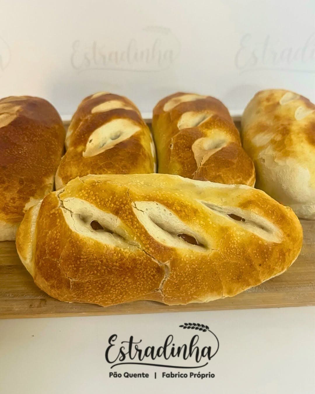 Pão com chouriço — Pão Quente Estradinha