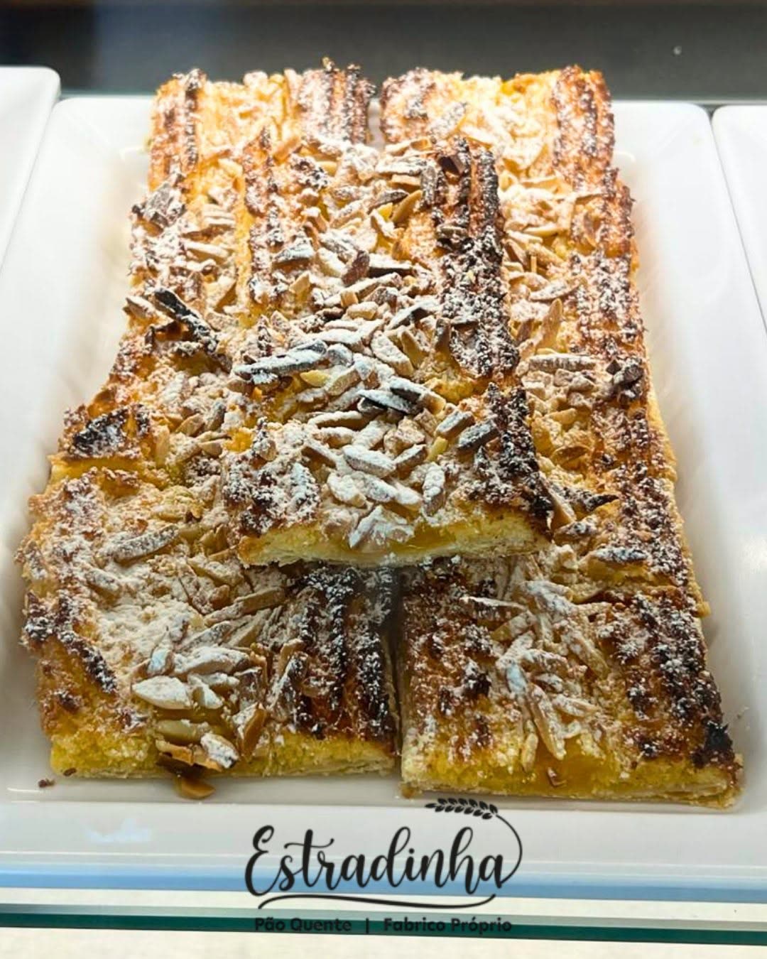 Doçaria tradicional do Pão Quente Estradinha