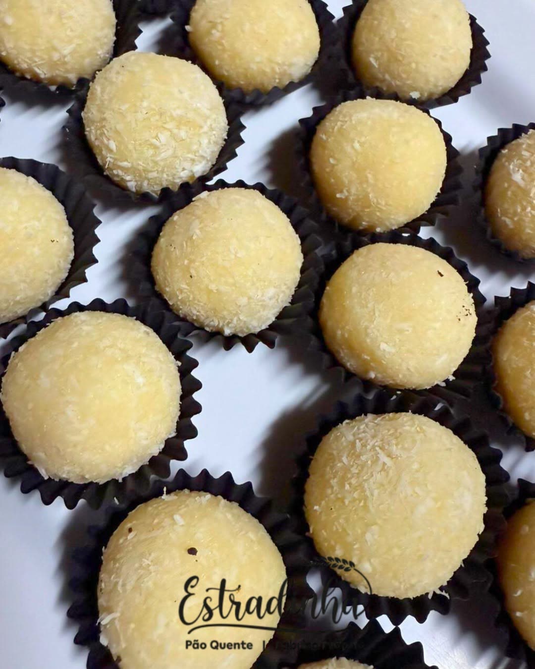 Doçaria variada do Pão Quente Estradinha