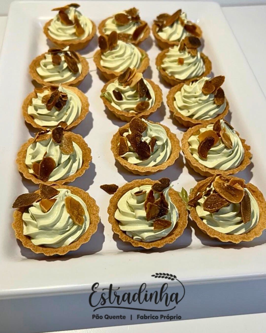 Doçaria variada do Pão Quente Estradinha