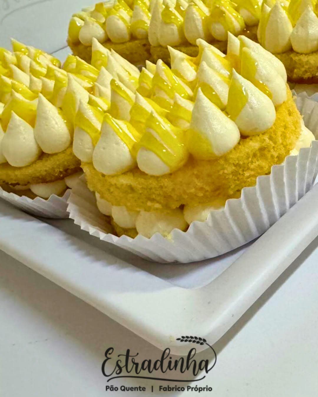 Doçaria variada do Pão Quente Estradinha